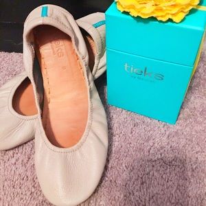 TIEKS : Feather Grey